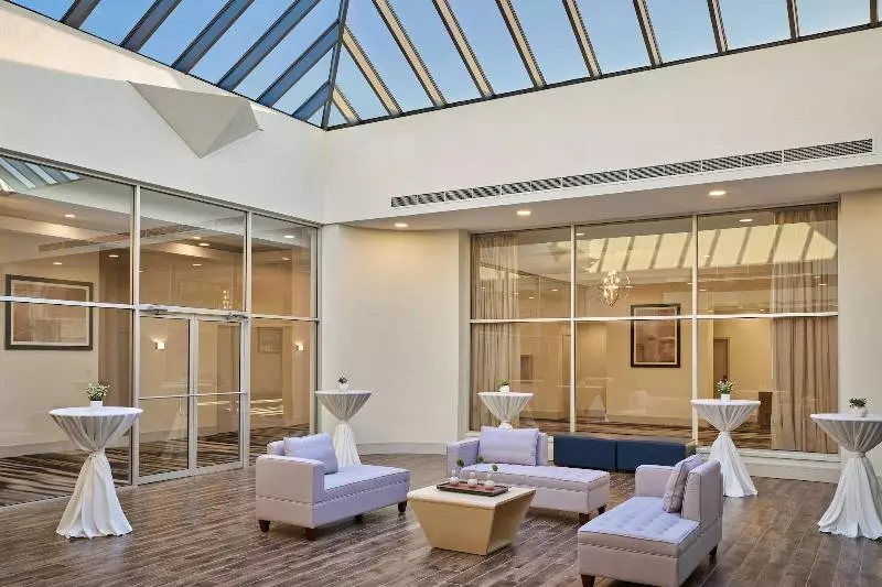 Delta Hotels By Marriott Chicago Willowbrook