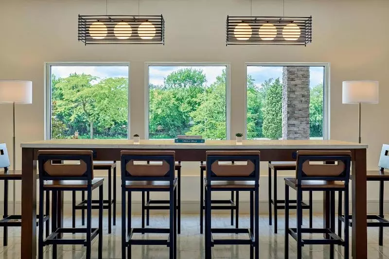 Delta Hotels By Marriott Chicago Willowbrook