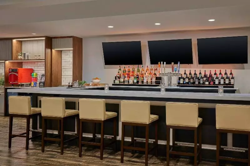 Delta Hotels By Marriott Chicago Willowbrook