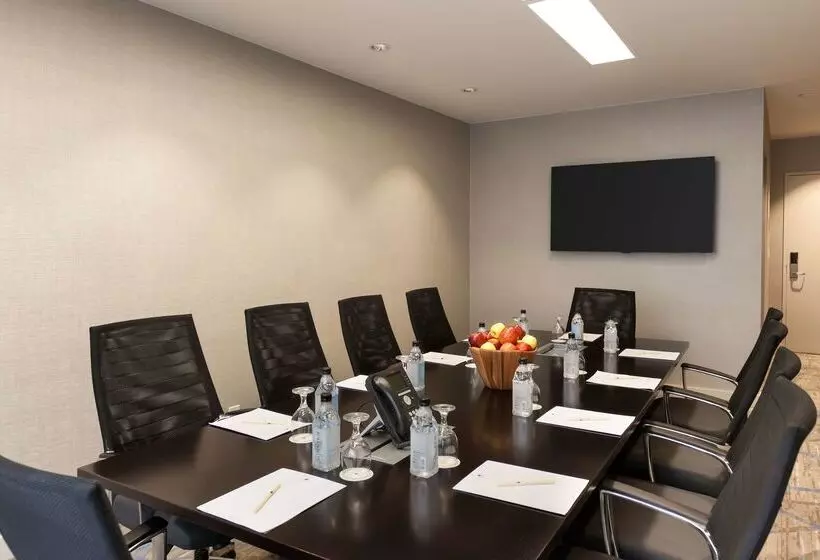 Doubletree By Hilton Hotel & Suites Houston By The Galleria