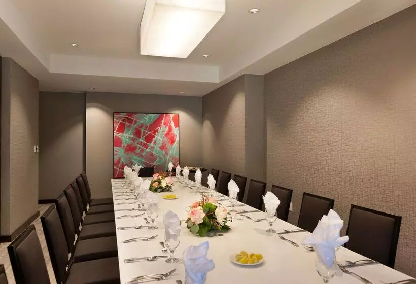 Doubletree By Hilton Hotel & Suites Houston By The Galleria