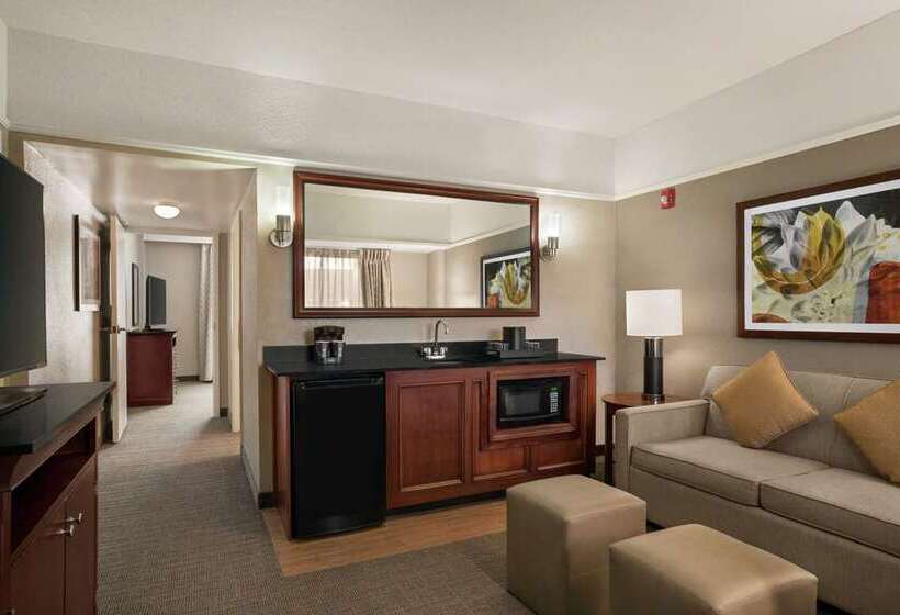 فندق Embassy Suites By Hilton Brunswick