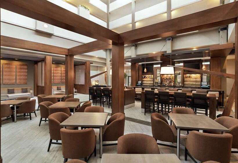 فندق Embassy Suites By Hilton Brunswick