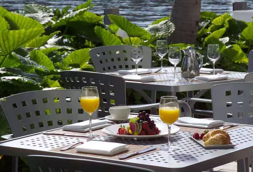 Hotel Galleryone Doubletree Hilton Gc Turtle Cove