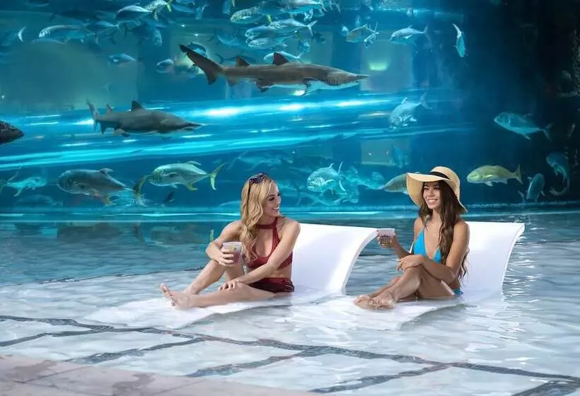 Golden Nugget Hotel & Casino Las Vegas