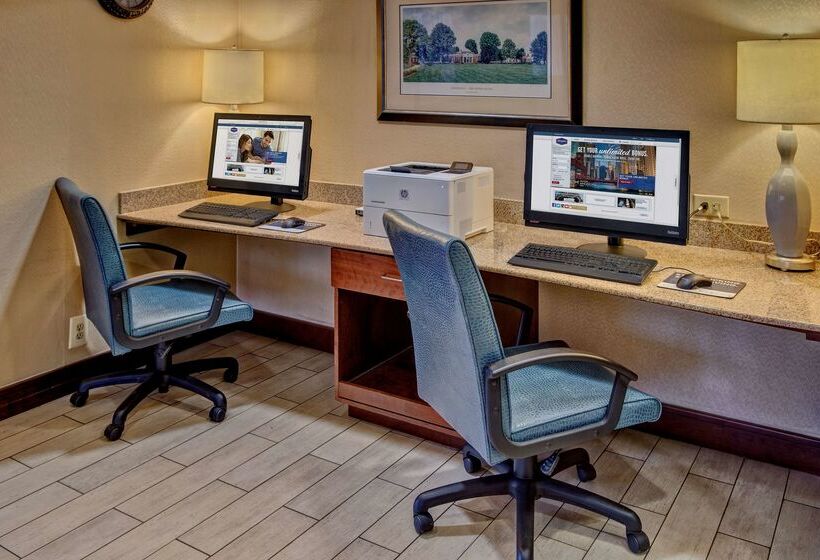 هتل Hampton Inn Charlottesville