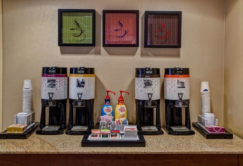 هتل Hampton Inn Charlottesville