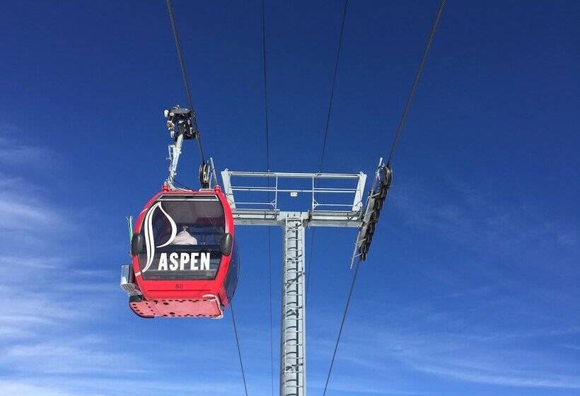 هتل Hearthstone House