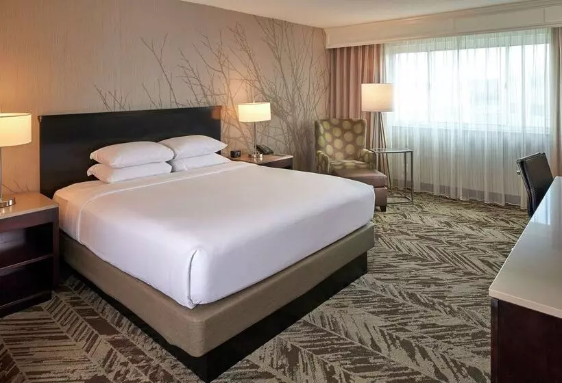 فندق Hilton Cincinnati Airport