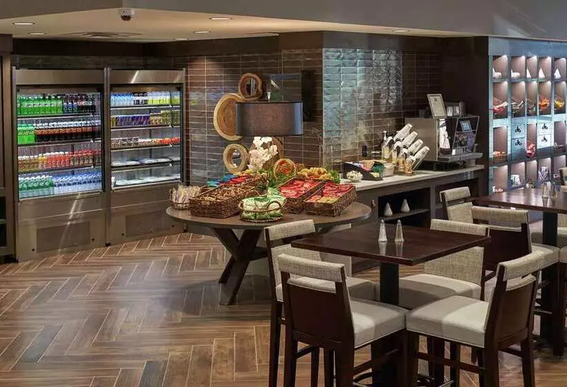 فندق Hilton Cincinnati Airport