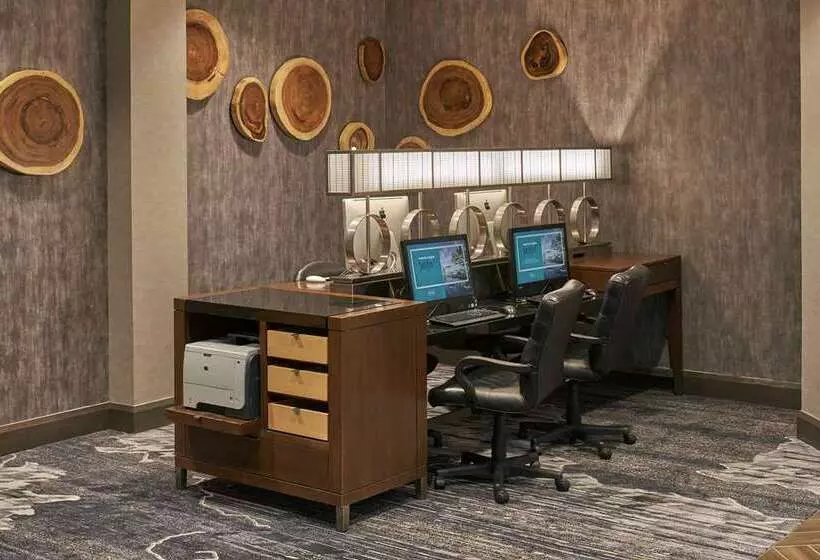 فندق Hilton Cincinnati Airport