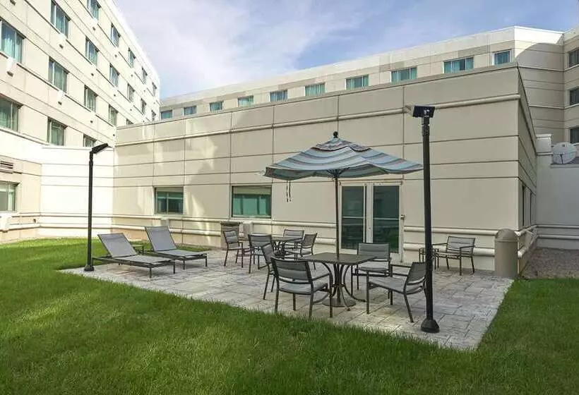 فندق Hilton Cincinnati Airport