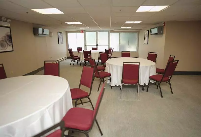 فندق Holiday Inn & Suites Chicago Carol Stream Wheaton, An Ihg