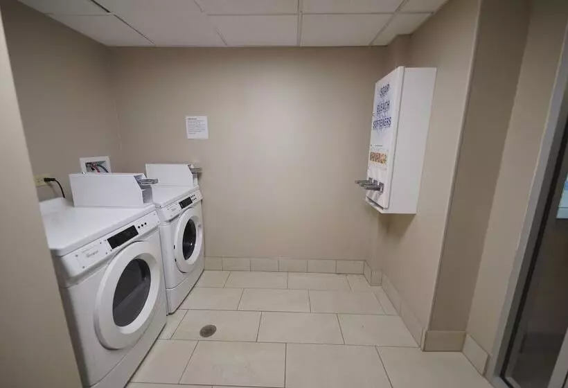 فندق Holiday Inn & Suites Chicago Carol Stream Wheaton, An Ihg