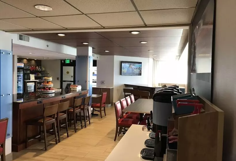 فندق Holiday Inn Express Memphis Medical Center Midtown, An Ihg