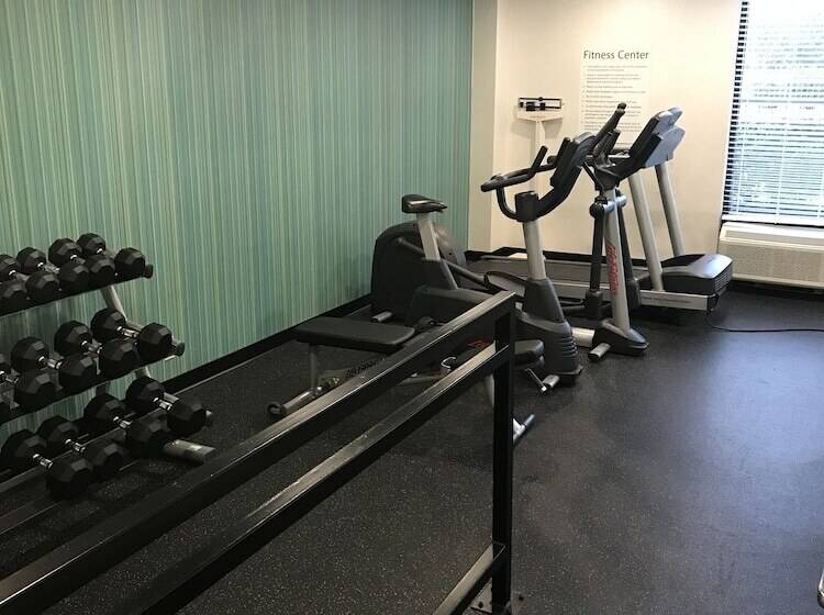 فندق Holiday Inn Express Memphis Medical Center   Midtown, An Ihg