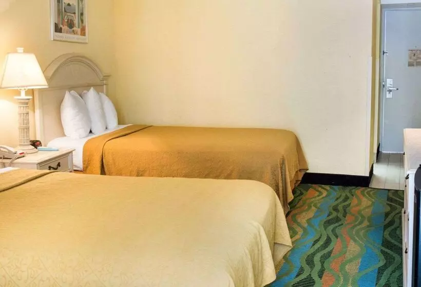 Отель Quality Inn & Suites Oceanfront