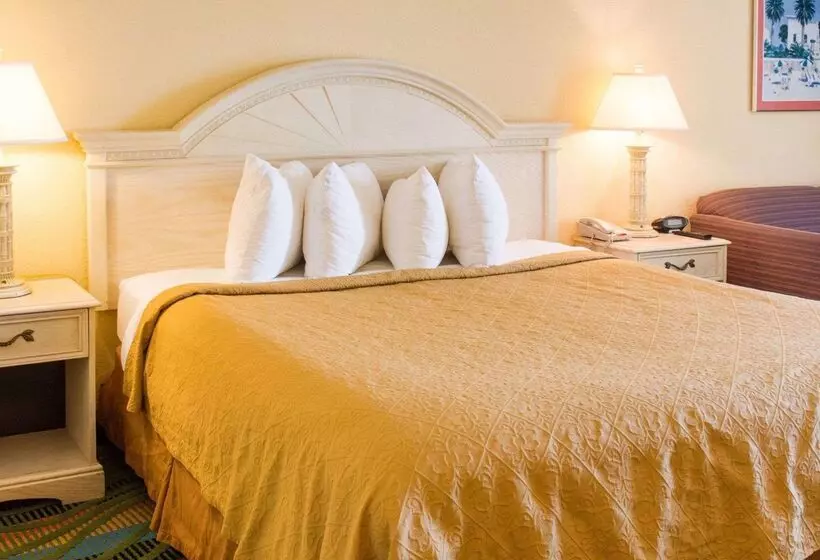 Отель Quality Inn & Suites Oceanfront