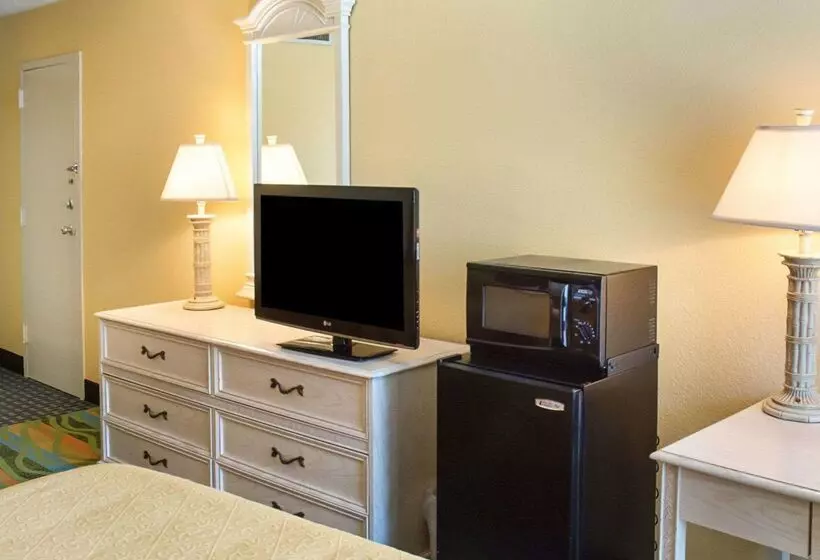 Отель Quality Inn & Suites Oceanfront