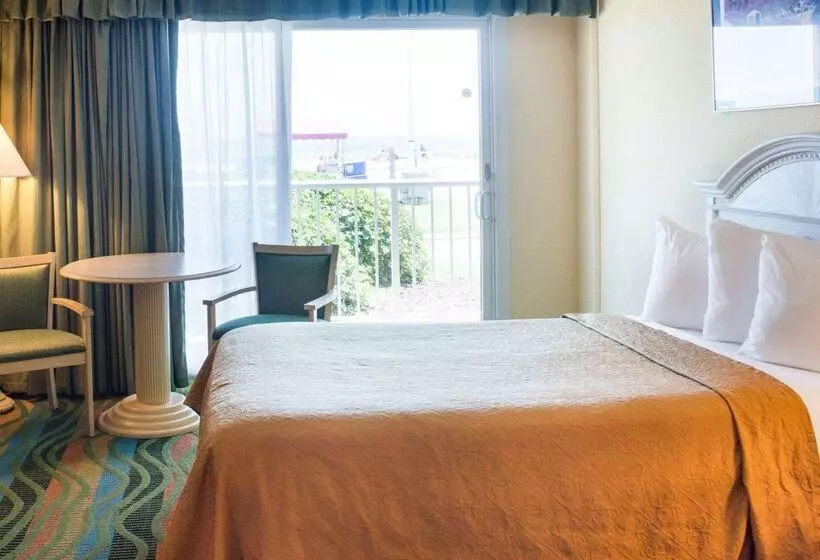 Отель Quality Inn & Suites Oceanfront