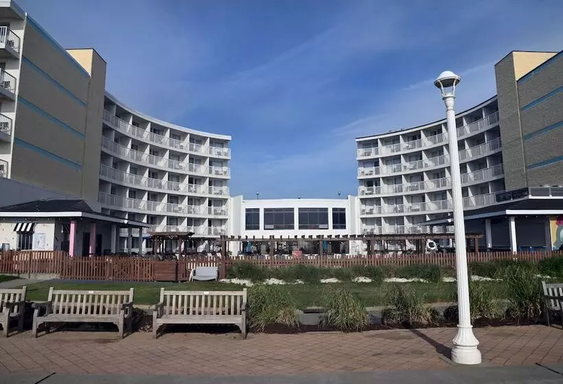 Отель Quality Inn & Suites Oceanfront