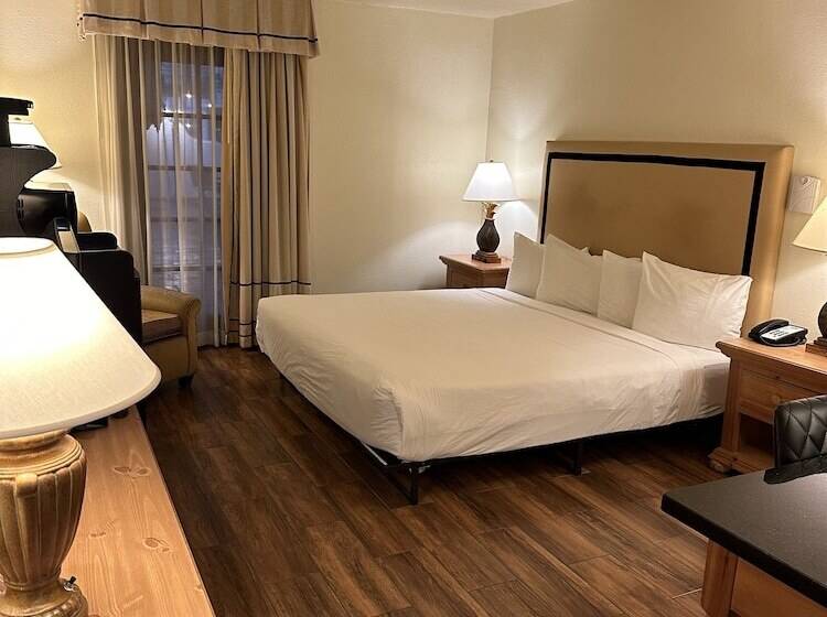 Ramada Hotel & Conference Center By Wyndham Las Cruces