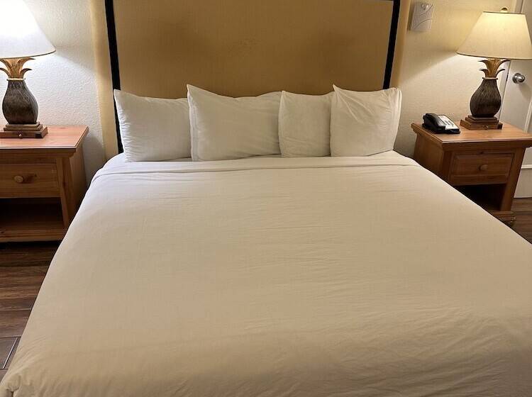 Ramada Hotel & Conference Center By Wyndham Las Cruces