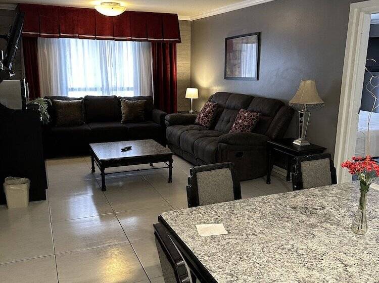 Ramada Hotel & Conference Center By Wyndham Las Cruces