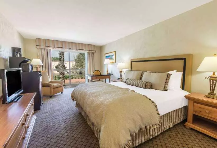 Ramada Hotel & Conference Center By Wyndham Las Cruces