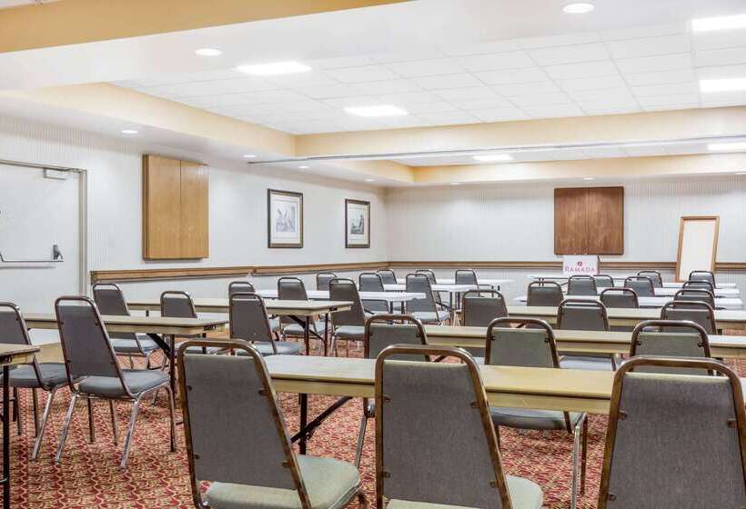 فندق Ramada By Wyndham Macon
