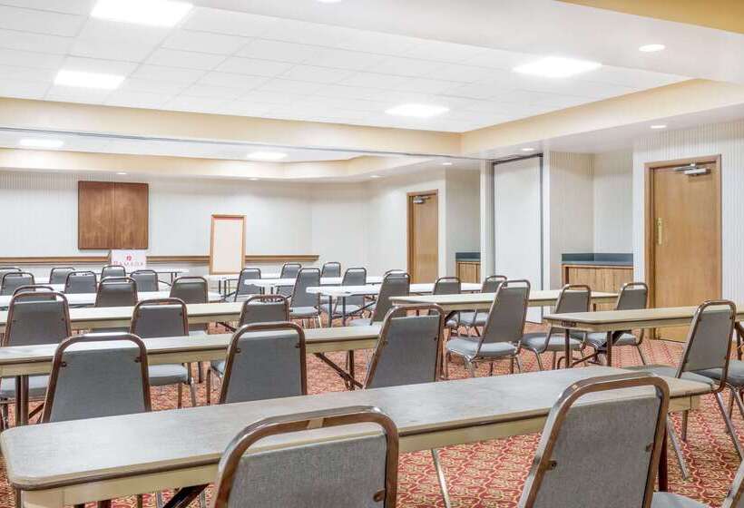 فندق Ramada By Wyndham Macon