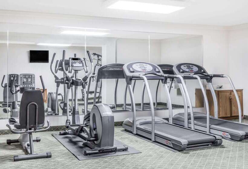 فندق Ramada By Wyndham Macon