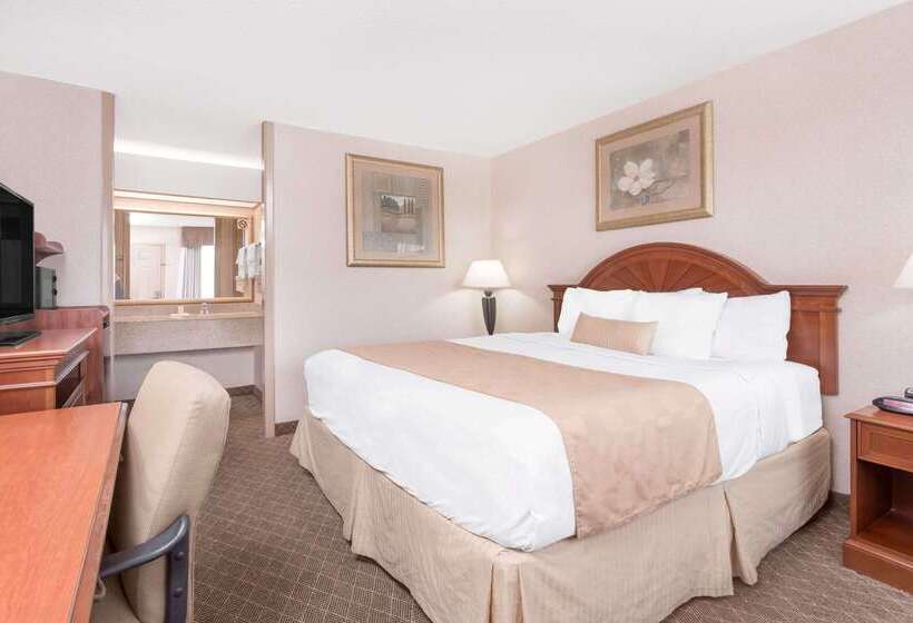 فندق Ramada By Wyndham Macon