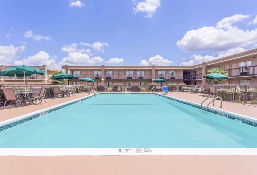 فندق Ramada By Wyndham Macon