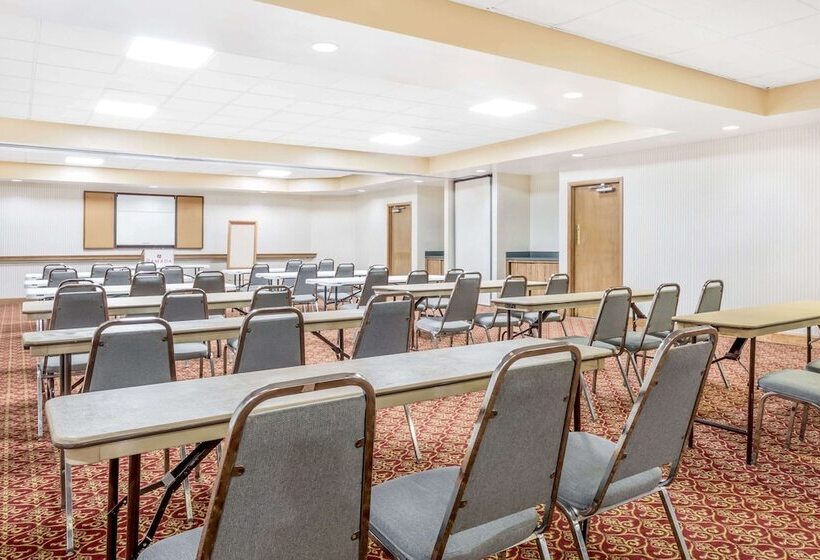 فندق Ramada By Wyndham Macon