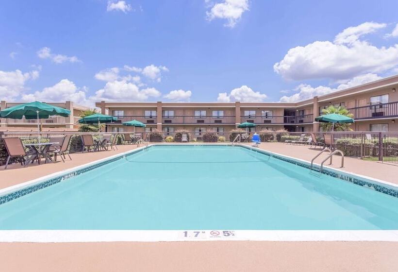 فندق Ramada By Wyndham Macon