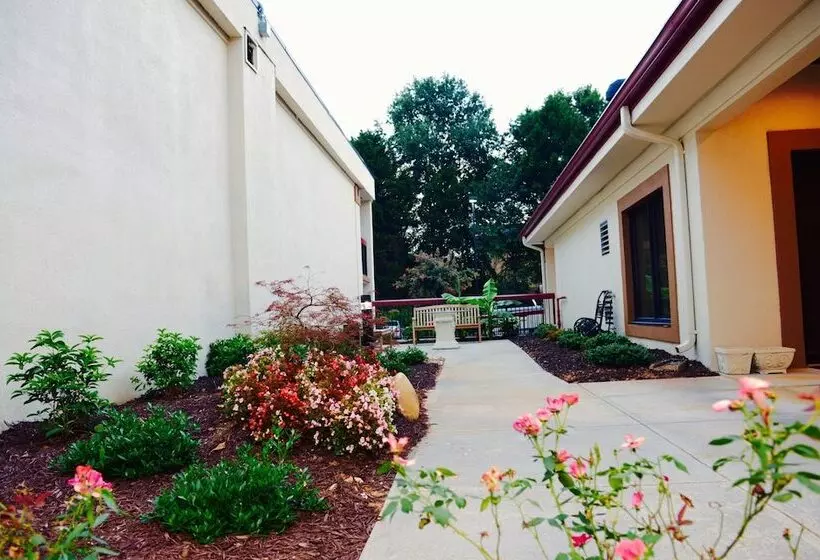 فندق Red Roof Inn & Suites Commerce Athens