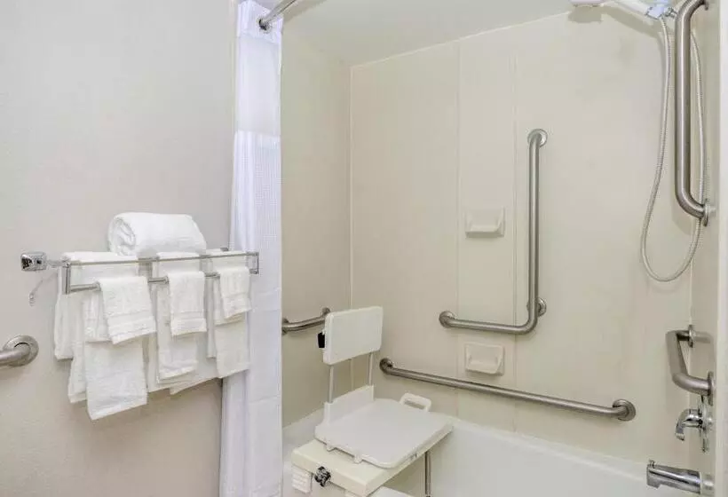 Отель Solomons Inn Resort & Marina