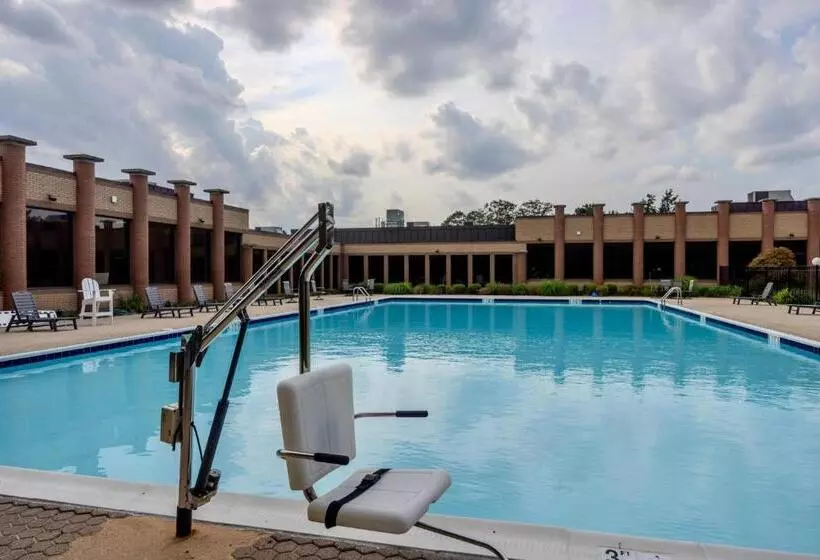 Отель Solomons Inn Resort & Marina