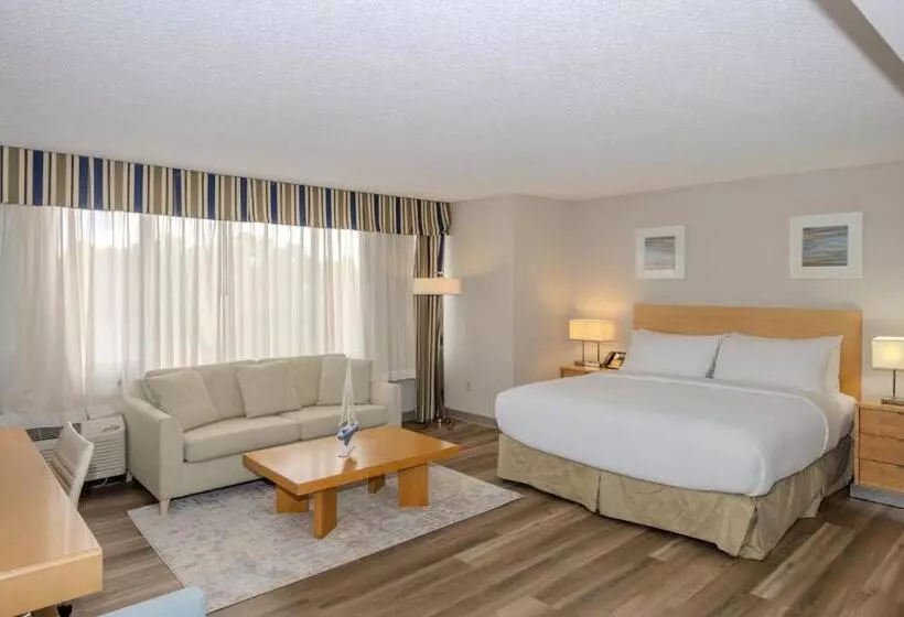 Отель Solomons Inn Resort & Marina