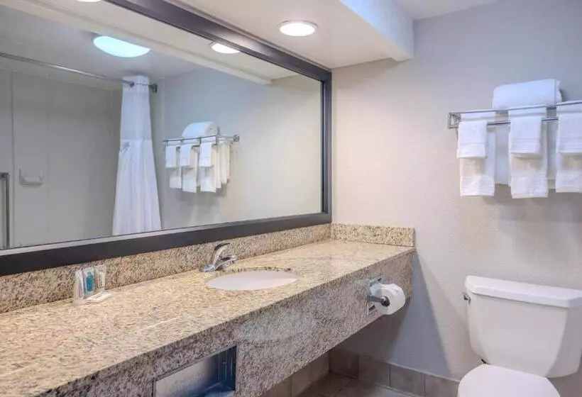 Отель Solomons Inn Resort & Marina