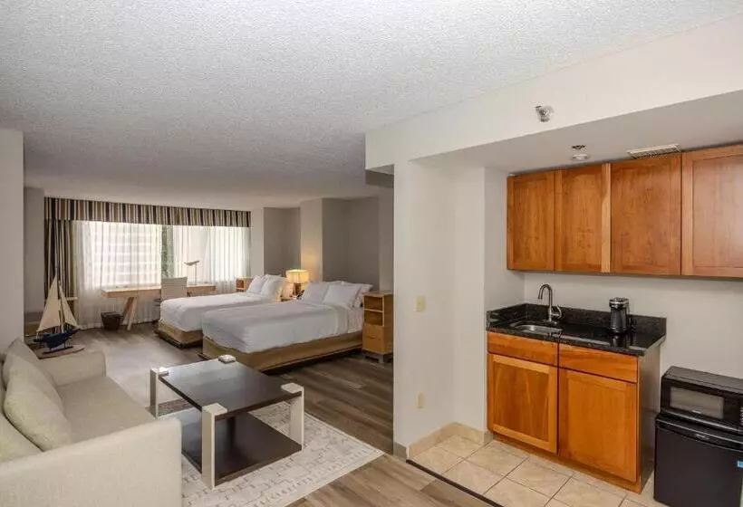 Отель Solomons Inn Resort & Marina