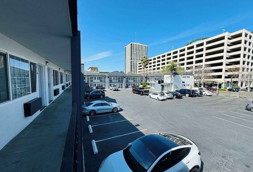 هتل Surestay By Best Western Fresno Central