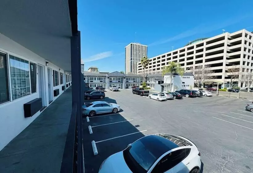 Szálloda Surestay By Best Western Fresno Central