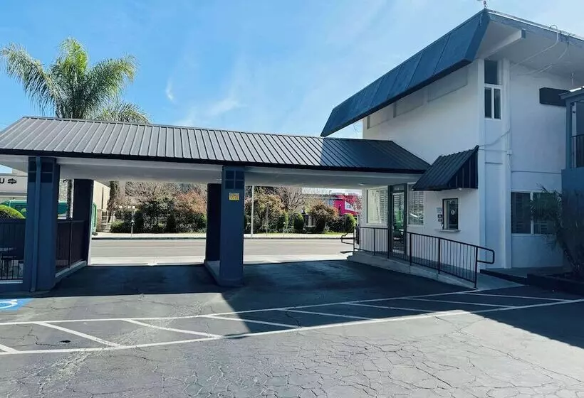 Szálloda Surestay By Best Western Fresno Central