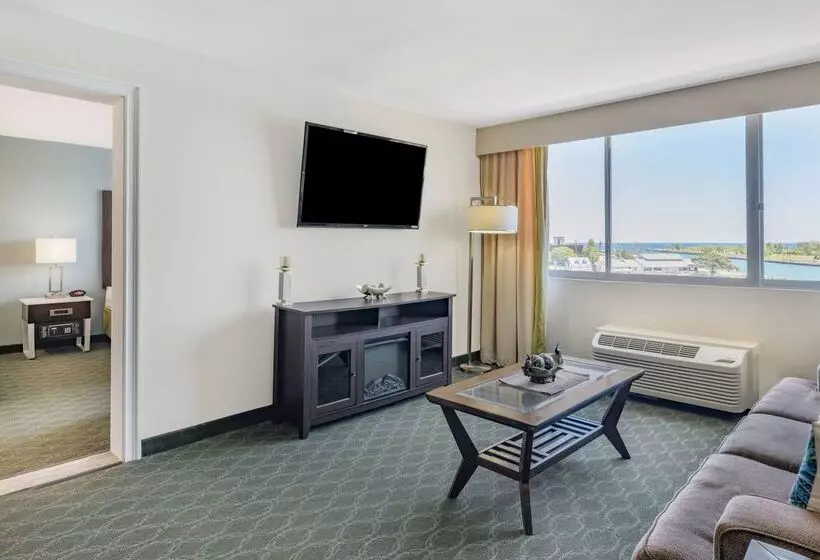 호텔 Wyndham Garden Kenosha Harborside