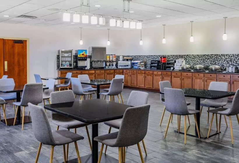 호텔 Wyndham Garden Kenosha Harborside