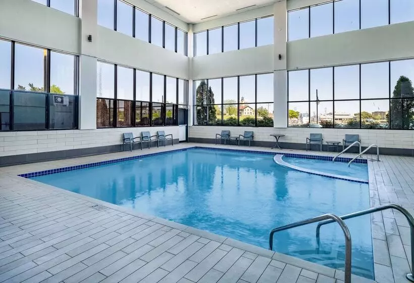 호텔 Wyndham Garden Kenosha Harborside
