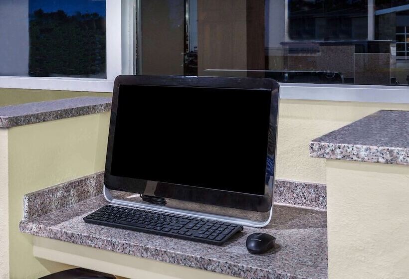 فندق Howard Johnson By Wyndham Bangor