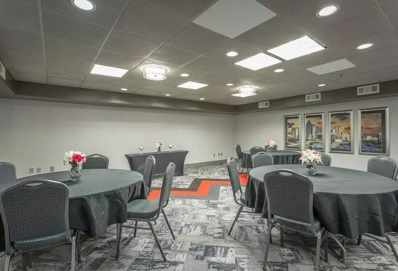 Inn At The Peachtrees, Ascend Hotel Collection